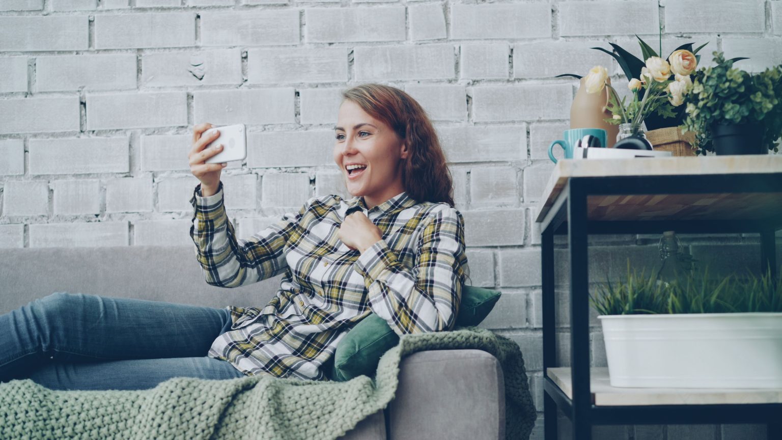 5G smartphone representing phone upgrades available through the Lifeline assistance program