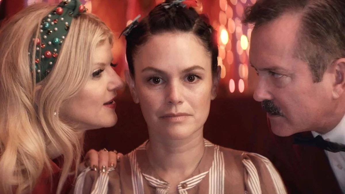 Arden Myrin, Rachel Bilson, and Thomas Lennon in Christmas at the Kringles.